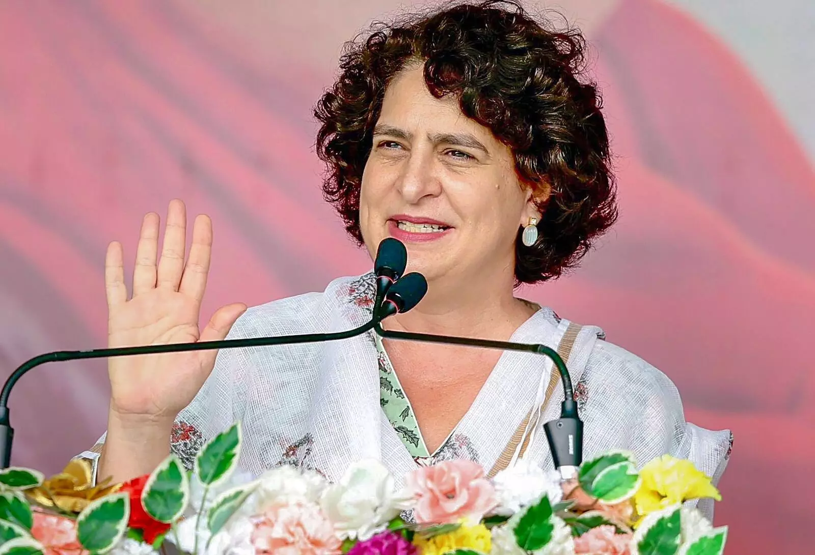 ಅಧಿಕಾರಕ್ಕೆ ಮರಳಿದರೆ ಎಲ್‌ಪಿಜಿಗೆ 500 ರೂ.ಸಬ್ಸಿಡಿ, ಸ್ವಸಹಾಯ ಗುಂಪುಗಳ ಸಾಲ ಮನ್ನಾ: ಪ್ರಿಯಾಂಕಾ ಗಾಂಧಿ ಘೋಷಣೆ