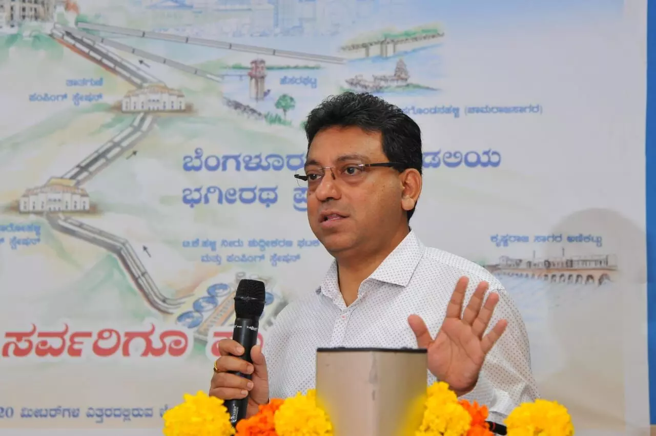 ಅಕ್ರಮ ಮಳಿಗೆ ತೆರವು ಮಾಡಿಸುವಲ್ಲಿ ವಿಫಲ: BBMP ಮುಖ್ಯ ಆಯುಕ್ತರಿಗೆ ನ್ಯಾಯಾಂಗ ನಿಂದನೆ ನೋಟಿಸ್ ಅಕ್ರಮ ಮಳಿಗೆ ತೆರವು ಮಾಡಿಸುವಲ್ಲಿ ವಿಫಲ: BBMP ಮುಖ್ಯ ಆಯುಕ್ತರಿಗೆ ನ್ಯಾಯಾಂಗ ನಿಂದನೆ ನೋಟಿಸ್