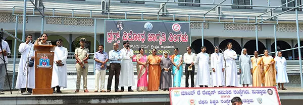 ಮಾದಕ ದ್ರವ್ಯ ಸೇವನೆ, ಮಾರಾಟ ಎಲ್ಲವೂ ಶಿಕ್ಷಾರ್ಹ ಅಪರಾಧಳ: ಡಿವೈಎಸ್ಪಿ ಡಾ. ಗಾನ ಪಿ ಕುಮಾರ್ ಮಾದಕ ದ್ರವ್ಯ ಸೇವನೆ, ಮಾರಾಟ ಎಲ್ಲವೂ ಶಿಕ್ಷಾರ್ಹ ಅಪರಾಧಳ: ಡಿವೈಎಸ್ಪಿ ಡಾ. ಗಾನ ಪಿ ಕುಮಾರ್