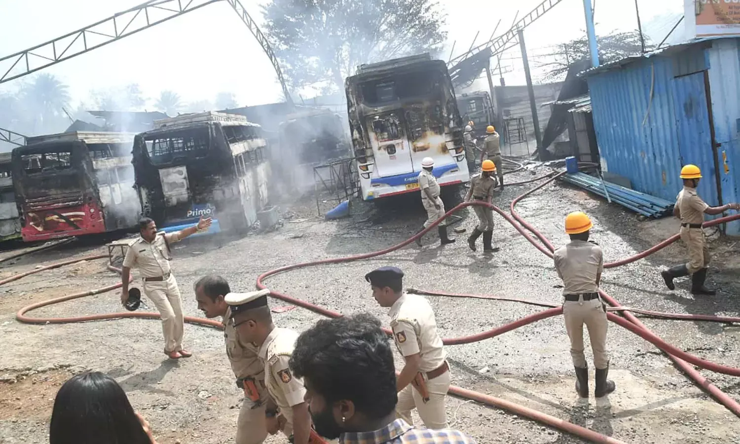 VIDEO- ಬೆಂಗಳೂರಿನಲ್ಲಿ ಮತ್ತೊಂದು ಅಗ್ನಿ ಅವಘಡ; ಹಲವು ಬಸ್ ಗಳು ಬೆಂಕಿಗಾಹುತಿ