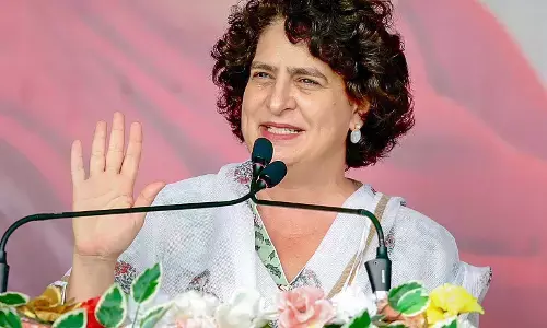 ಅಧಿಕಾರಕ್ಕೆ ಮರಳಿದರೆ ಎಲ್‌ಪಿಜಿಗೆ 500 ರೂ.ಸಬ್ಸಿಡಿ, ಸ್ವಸಹಾಯ ಗುಂಪುಗಳ ಸಾಲ ಮನ್ನಾ: ಪ್ರಿಯಾಂಕಾ ಗಾಂಧಿ ಘೋಷಣೆ