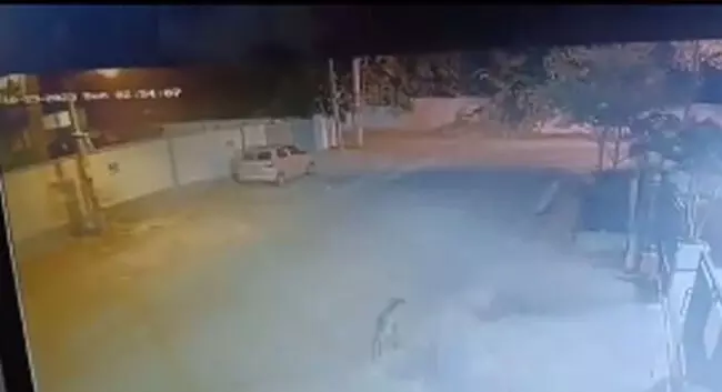 ಬೆಂಗಳೂರು: ತಪ್ಪಿಸಿಕೊಂಡ ಚಿರತೆ ಸೆರೆಗೆ 5 ತಂಡ ನಿಯೋಜನೆ ಬೆಂಗಳೂರು: ತಪ್ಪಿಸಿಕೊಂಡ ಚಿರತೆ ಸೆರೆಗೆ 5 ತಂಡ ನಿಯೋಜನೆ