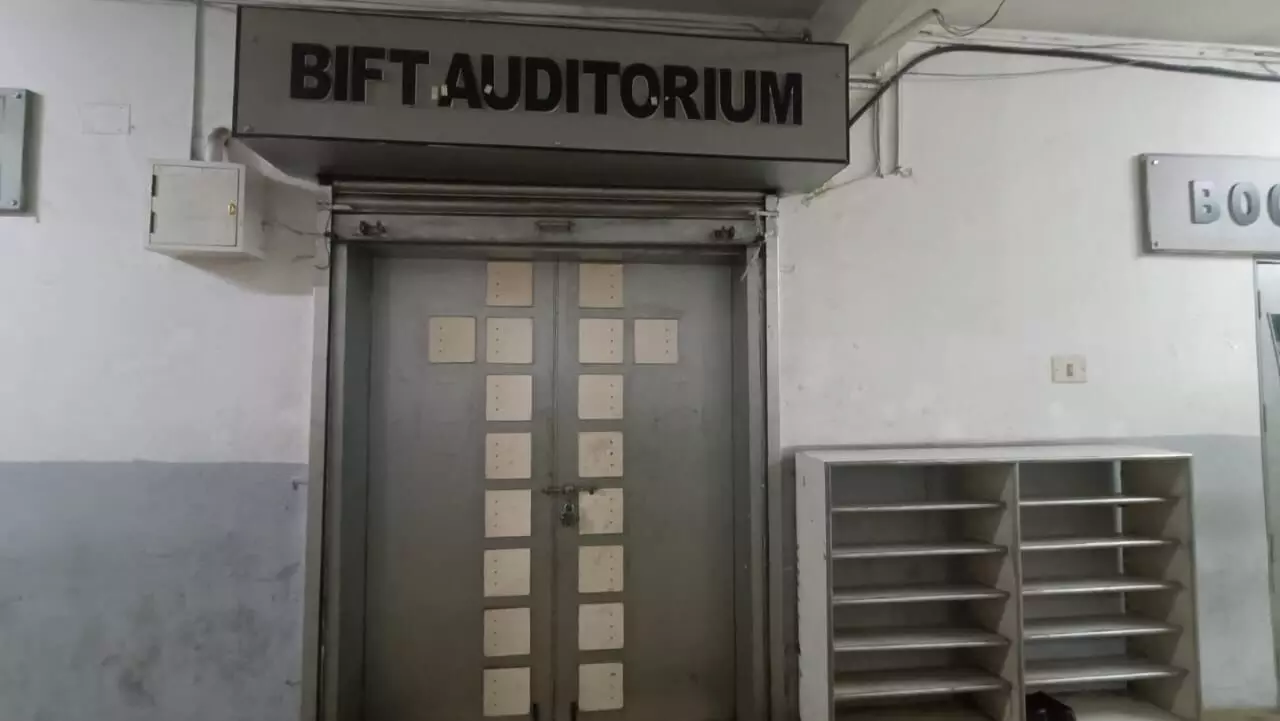 ಬೆಂಗಳೂರು: ಫೆಲೆಸ್ತೀನ್ ಸಮಸ್ಯೆ ಕುರಿತ ವಿಚಾರಗೋಷ್ಠಿ ತಡೆಯಲು ಸಭಾಭವನಕ್ಕೆ ಬೀಗ ಜಡಿದು ಹೋದ ಪೊಲೀಸರು ಬೆಂಗಳೂರು: ಫೆಲೆಸ್ತೀನ್ ಸಮಸ್ಯೆ ಕುರಿತ ವಿಚಾರಗೋಷ್ಠಿ ತಡೆಯಲು ಸಭಾಭವನಕ್ಕೆ ಬೀಗ ಜಡಿದು ಹೋದ ಪೊಲೀಸರು