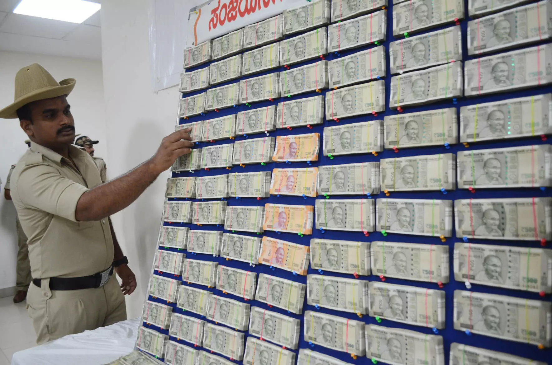 ವೈದ್ಯಕೀಯ ಶಿಕ್ಷಣದ ಸೀಟು ಕೊಡಿಸುವುದಾಗಿ ವಂಚನೆ ಪ್ರಕರಣ: ಹೈದರಾಬಾದ್ ಮೂಲದ ಆರೋಪಿ ಸೆರೆ ವೈದ್ಯಕೀಯ ಶಿಕ್ಷಣದ ಸೀಟು ಕೊಡಿಸುವುದಾಗಿ ವಂಚನೆ ಪ್ರಕರಣ: ಹೈದರಾಬಾದ್ ಮೂಲದ ಆರೋಪಿ ಸೆರೆ