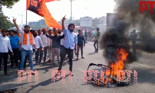 ಮುಂದುವರಿದ ಮರಾಠ ಮೀಸಲಾತಿ ಪ್ರತಿಭಟನೆ; ಮುಂಬೈ-ಬೆಂಗಳೂರು ಹೆದ್ದಾರಿಗೆ ತಡೆ