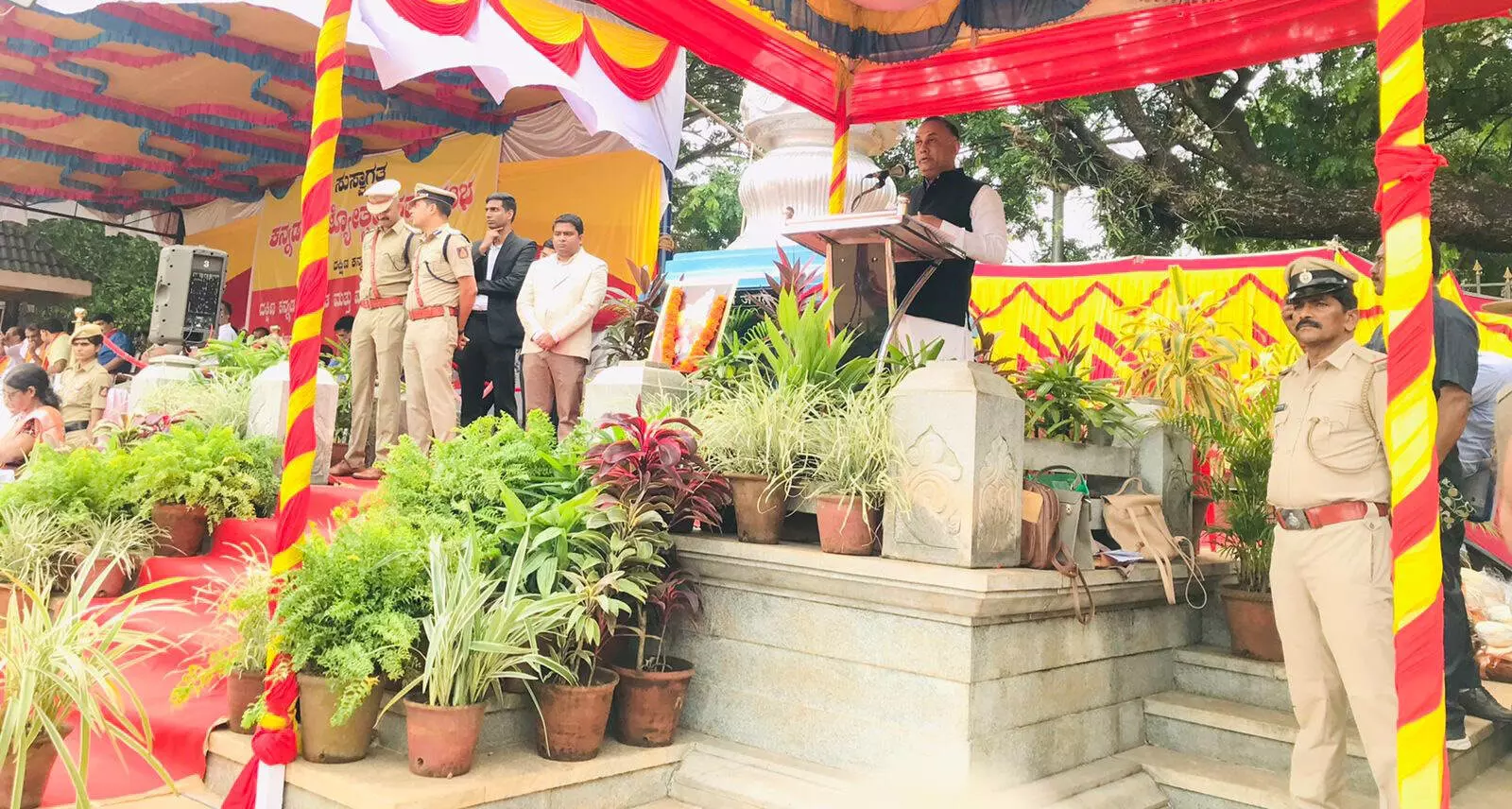 ಗ್ರಾಮೀಣ ಪ್ರದೇಶಗಳ ಸರ್ವತೋಮುಖ ಅಭಿವೃದ್ಧಿಗೆ ಒತ್ತು: ಸಚಿವ ದಿನೇಶ್ ಗುಂಡೂರಾವ್ ಗ್ರಾಮೀಣ ಪ್ರದೇಶಗಳ ಸರ್ವತೋಮುಖ ಅಭಿವೃದ್ಧಿಗೆ ಒತ್ತು: ಸಚಿವ ದಿನೇಶ್ ಗುಂಡೂರಾವ್