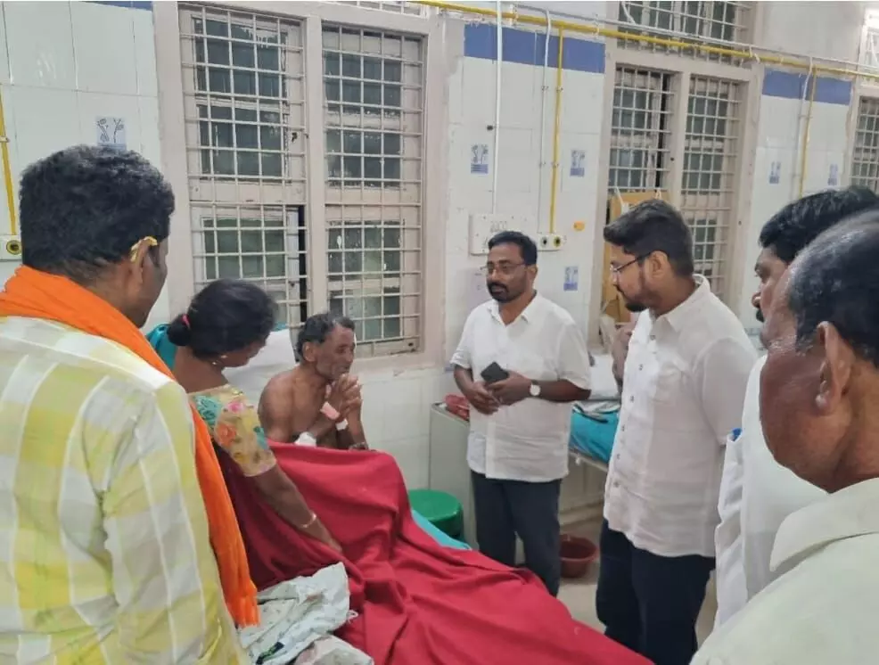 ಮೈಸೂರು: ದನ ಮೇಯಿಸುತ್ತಿದ್ದ ರೈತನ ಮೇಲೆ ಹುಲಿ ದಾಳಿ