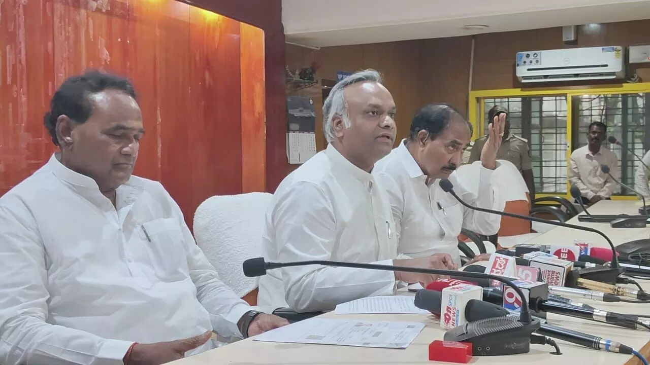 KAE ಪರೀಕ್ಷೆಗಳಲ್ಲಿ ಬ್ಲೂಟೂತ್ ಬಳಕೆ ಪ್ರಕರಣ | ಉನ್ನತ ಮಟ್ಟದ ತನಿಖೆಗೆ ಸಿದ್ಧ: ಸಚಿವ ಪ್ರಿಯಾಂಕ್ ಖರ್ಗೆ KAE ಪರೀಕ್ಷೆಗಳಲ್ಲಿ ಬ್ಲೂಟೂತ್ ಬಳಕೆ ಪ್ರಕರಣ | ಉನ್ನತ ಮಟ್ಟದ ತನಿಖೆಗೆ ಸಿದ್ಧ: ಸಚಿವ ಪ್ರಿಯಾಂಕ್ ಖರ್ಗೆ