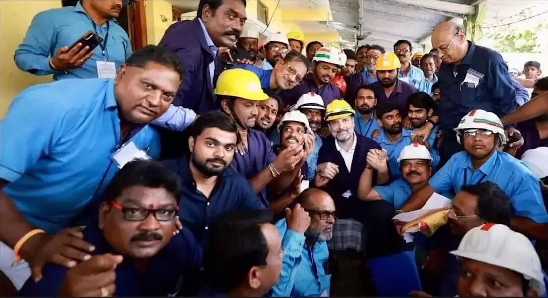 ಕಲ್ಲಿದ್ದಲು ಗಣಿ ಕಾರ್ಮಿಕರೊಂದಿಗೆ ಸಂವಾದದ ವೀಡಿಯೊ ಹಂಚಿಕೊಂಡ ರಾಹುಲ್ ಗಾಂಧಿ ಕಲ್ಲಿದ್ದಲು ಗಣಿ ಕಾರ್ಮಿಕರೊಂದಿಗೆ ಸಂವಾದದ ವೀಡಿಯೊ ಹಂಚಿಕೊಂಡ ರಾಹುಲ್ ಗಾಂಧಿ