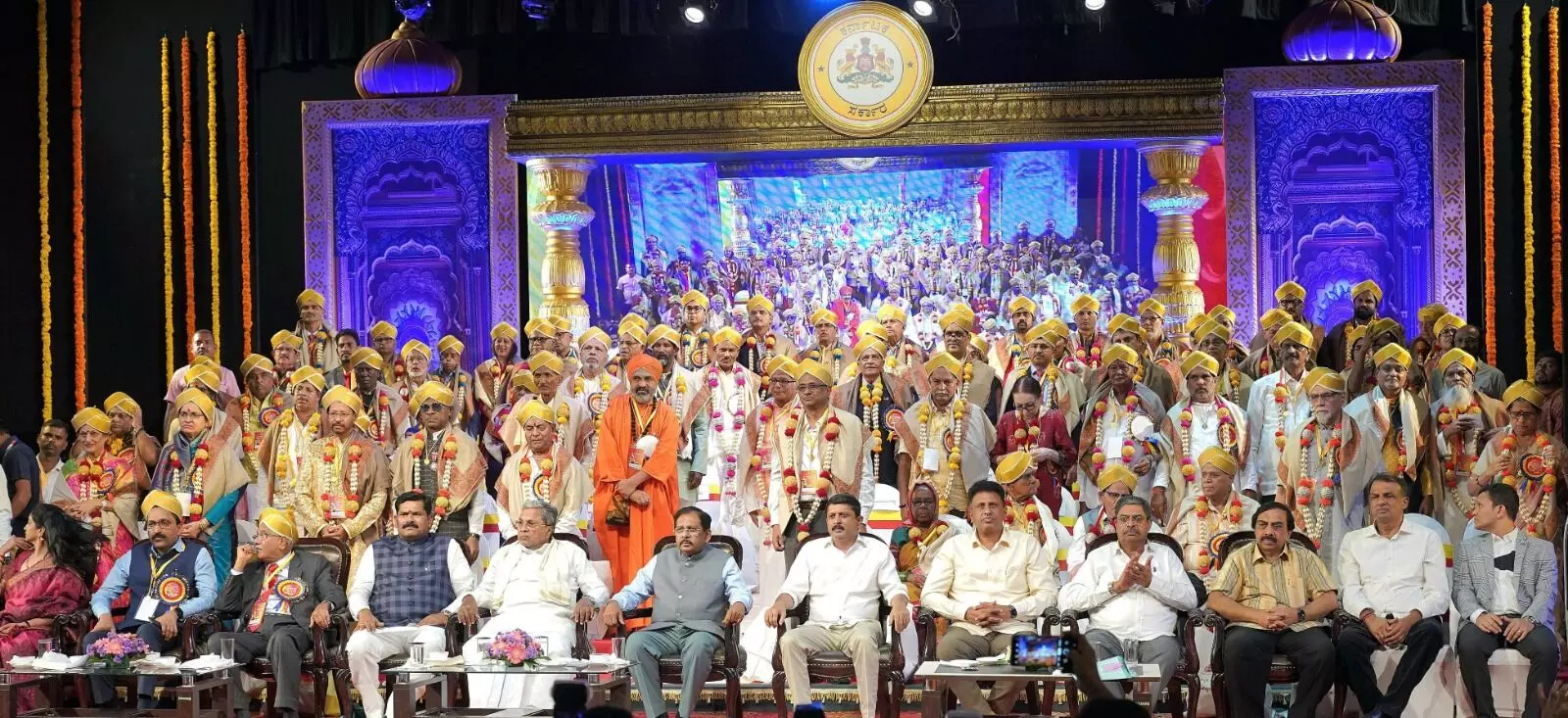 ನಾಡ ದೇವತೆಯ ಹೆಸರಿನಲ್ಲಿ ದೊಡ್ಡ ಭವನ ನಿರ್ಮಾಣ: ಸಿಎಂ ಸಿದ್ದರಾಮಯ್ಯ ನಾಡ ದೇವತೆಯ ಹೆಸರಿನಲ್ಲಿ ದೊಡ್ಡ ಭವನ ನಿರ್ಮಾಣ: ಸಿಎಂ ಸಿದ್ದರಾಮಯ್ಯ