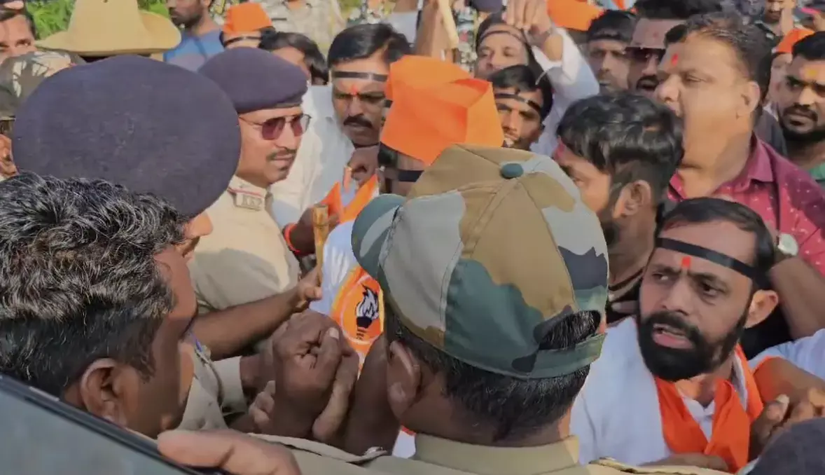 ಕರಾಳ ದಿನ ಆಚರಿಸಲು ಬೆಳಗಾವಿಗೆ ನುಗ್ಗಲು ಯತ್ನಿಸಿದ ಶಿವಸೇನೆ ಕಾರ್ಯಕರ್ತರನ್ನು ತಡೆದ ಪೊಲೀಸರು