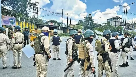 ಮಣಿಪುರ: ಶಸ್ತ್ರಾಸ್ತ್ರ ಕಸಿಯಲು ಗುಂಪುಯತ್ನ, ಕರ್ಫ್ಯೂ ಸಡಿಲಿಕೆ ರದ್ದು