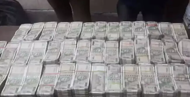 ಅಡಿಕೆ ವ್ಯಾಪಾರಿಯ ಕಾರಿನಲ್ಲಿದ್ದ 1 ಕೋಟಿ ರೂ. ಹಣ ಕಳವು ಪ್ರಕರಣ: ಚಾಲಕ ಸೇರಿ ನಾಲ್ವರ ಬಂಧನ ಅಡಿಕೆ ವ್ಯಾಪಾರಿಯ ಕಾರಿನಲ್ಲಿದ್ದ 1 ಕೋಟಿ ರೂ. ಹಣ ಕಳವು ಪ್ರಕರಣ: ಚಾಲಕ ಸೇರಿ ನಾಲ್ವರ ಬಂಧನ