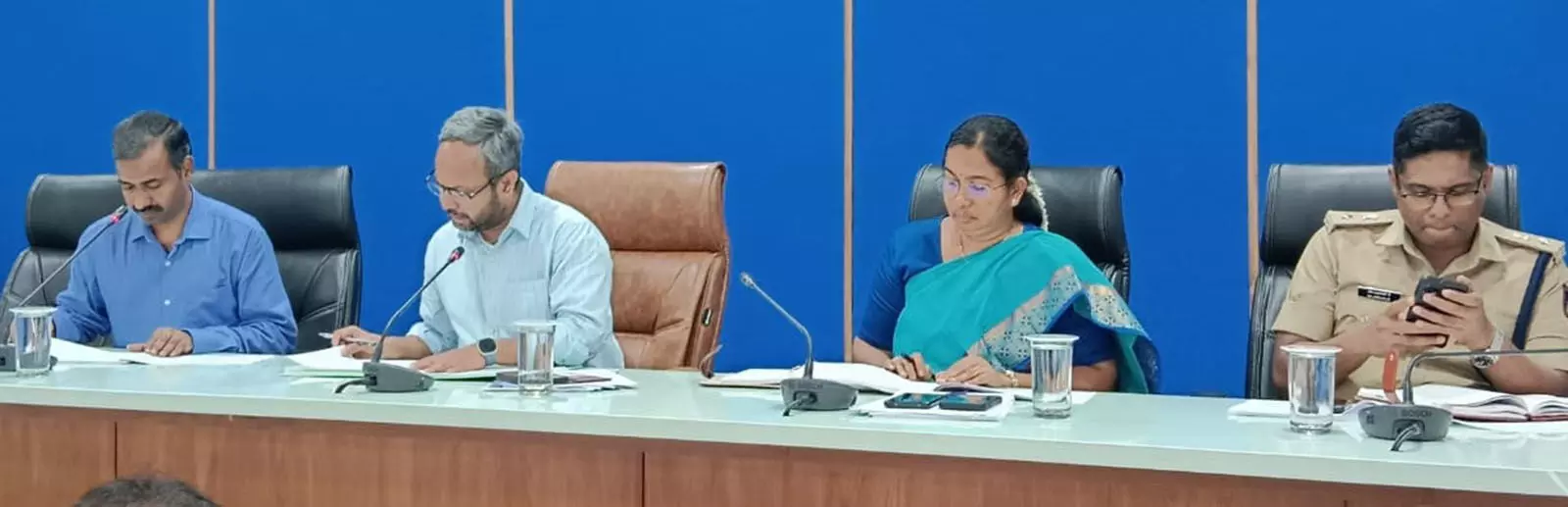 ನೇಮಕಗೊಂಡ ಶಿಕ್ಷಕರಿಗೆ ಸಿಂಧುತ್ವ ಪ್ರಮಾಣ ಪತ್ರ ಶೀಘ್ರ ನೀಡಿ: ಇಲಾಖಾ ಅಧಿಕಾರಿಗಳಿಗೆ ಎಂ.ಟಿ.ರೇಜು ಸೂಚನೆ ನೇಮಕಗೊಂಡ ಶಿಕ್ಷಕರಿಗೆ ಸಿಂಧುತ್ವ ಪ್ರಮಾಣ ಪತ್ರ ಶೀಘ್ರ ನೀಡಿ: ಇಲಾಖಾ ಅಧಿಕಾರಿಗಳಿಗೆ ಎಂ.ಟಿ.ರೇಜು ಸೂಚನೆ