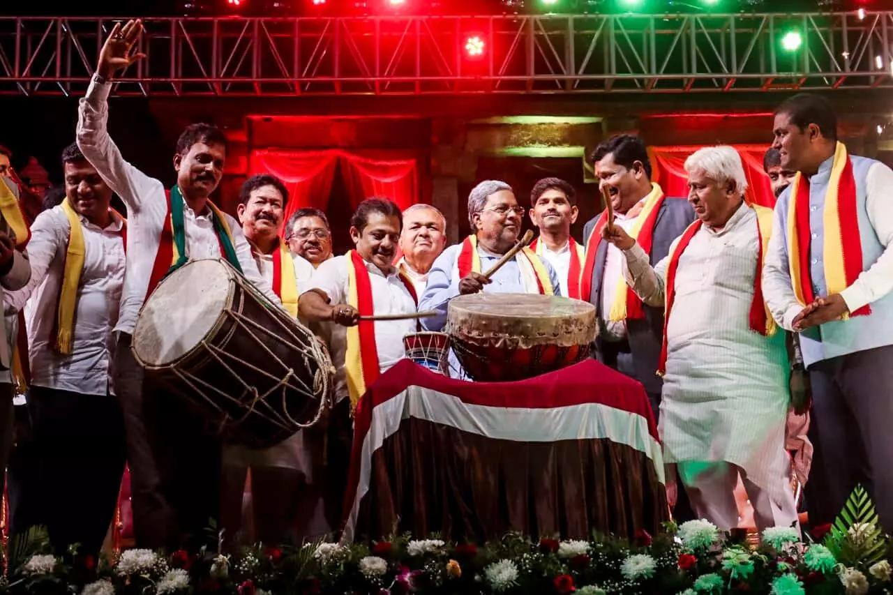 ವಿಜಯನಗರ ಅರಸರ ಕಾಲದ ವೈಭವ ಮರಳಿಸುವುದು ನಮ್ಮ ಆದ್ಯತೆ: ಹಂಪಿಯಲ್ಲಿ ಮುಖ್ಯಮಂತ್ರಿ ಸಿದ್ದರಾಮಯ್ಯ ವಿಜಯನಗರ ಅರಸರ ಕಾಲದ ವೈಭವ ಮರಳಿಸುವುದು ನಮ್ಮ ಆದ್ಯತೆ: ಹಂಪಿಯಲ್ಲಿ ಮುಖ್ಯಮಂತ್ರಿ ಸಿದ್ದರಾಮಯ್ಯ