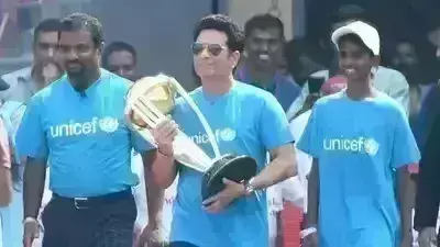 ಶ್ರೀಲಂಕಾ ವಿರುದ್ಧ ಪಂದ್ಯಕ್ಕಿಂತ ಮೊದಲು ವಿಶ್ವಕಪ್ ಟ್ರೋಫಿಯೊಂದಿಗೆ ಕಾಣಿಸಿಕೊಂಡ ಸಚಿನ್ ತೆಂಡುಲ್ಕರ್