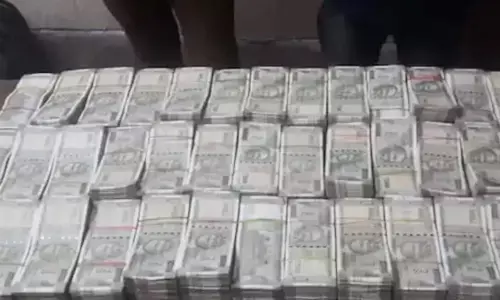 ಅಡಿಕೆ ವ್ಯಾಪಾರಿಯ ಕಾರಿನಲ್ಲಿದ್ದ 1 ಕೋಟಿ ರೂ. ಹಣ ಕಳವು ಪ್ರಕರಣ: ಚಾಲಕ ಸೇರಿ ನಾಲ್ವರ ಬಂಧನ