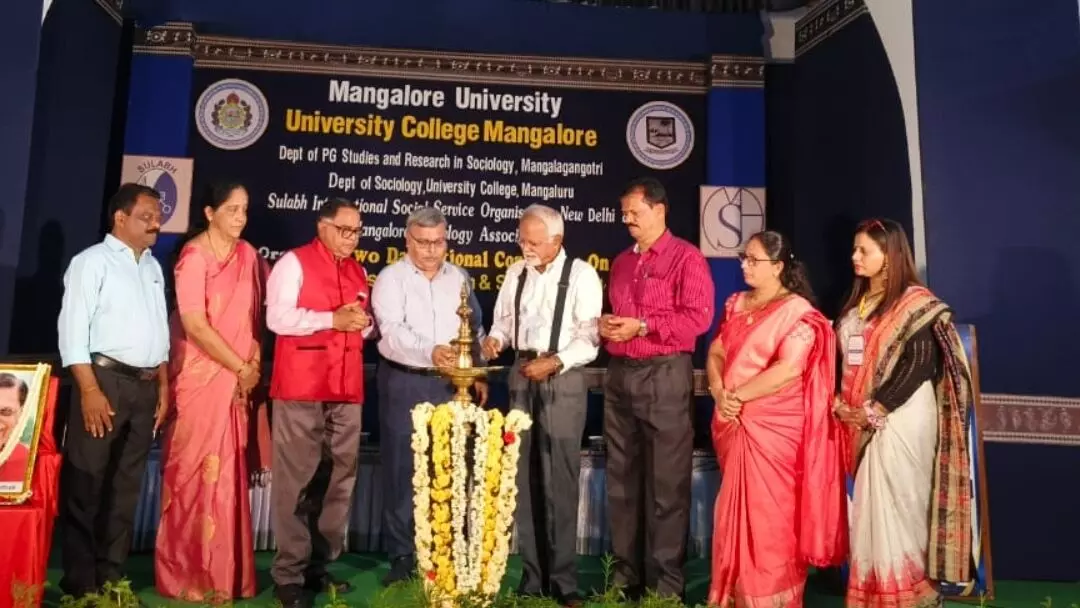 ಮಂಗಳೂರು: ವಿವಿ ಕಾಲೇಜಿನಲ್ಲಿ ರಾಷ್ಟ್ರೀಯ ಸಮ್ಮೇಳನ ಉದ್ಘಾಟನೆ ಮಂಗಳೂರು: ವಿವಿ ಕಾಲೇಜಿನಲ್ಲಿ ರಾಷ್ಟ್ರೀಯ ಸಮ್ಮೇಳನ ಉದ್ಘಾಟನೆ