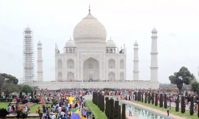 ತಾಜ್‌ ಮಹಲ್‌ ನಿರ್ಮಿಸಿದ್ದು ಶಾಹ್‌ ಜಹಾನ್‌ ಅಲ್ಲ, ಇತಿಹಾಸ ಪುಸ್ತಕಗಳಲ್ಲಿನ ತಪ್ಪುಗಳನ್ನು ತಿದ್ದಬೇಕು ಎಂದು ಹೈಕೋರ್ಟ್‌ ಗೆ ಅರ್ಜಿ