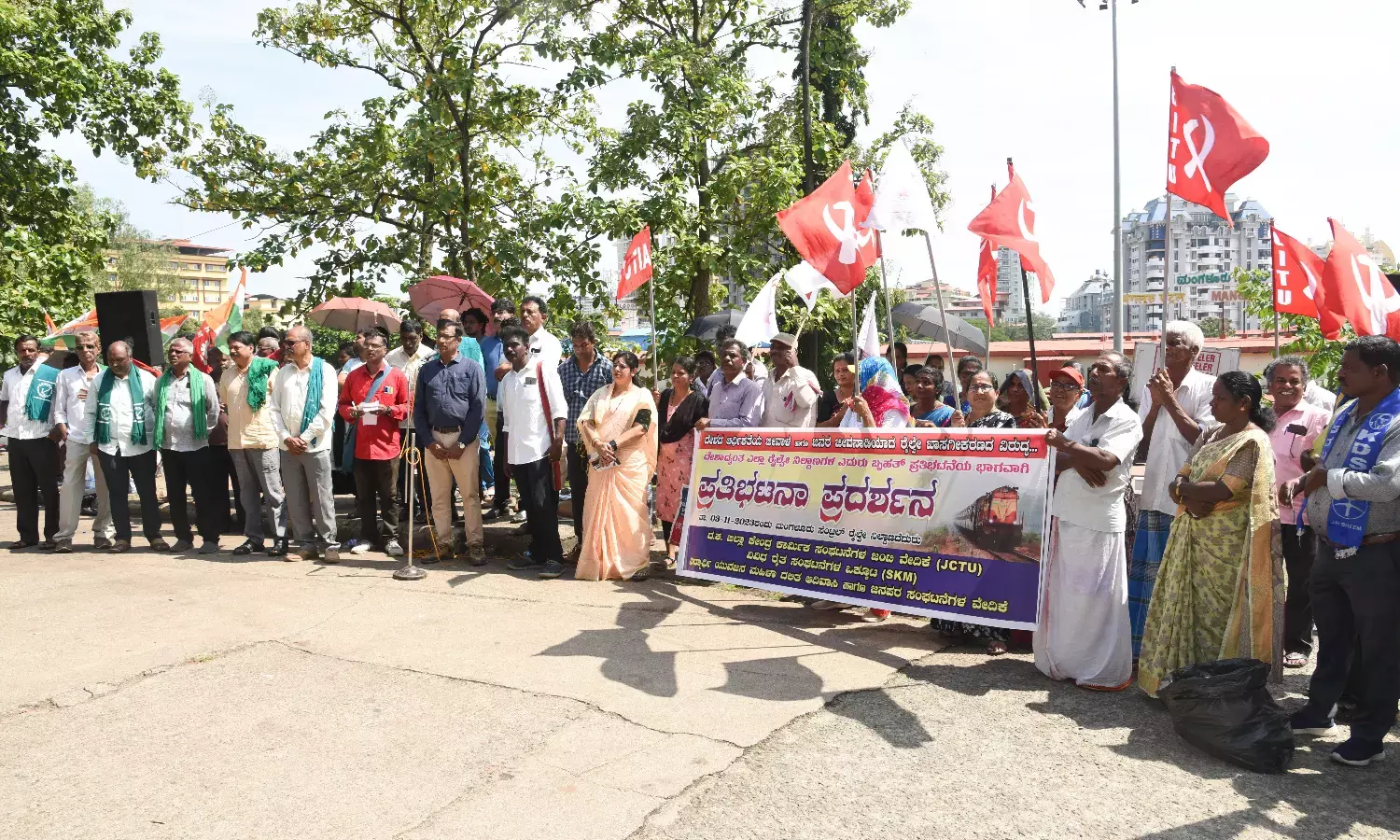 ಮಂಗಳೂರು: ರೈಲ್ವೇ ಖಾಸಗೀಕರಣ ವಿರೋಧಿಸಿ ಪ್ರತಿಭಟನೆ