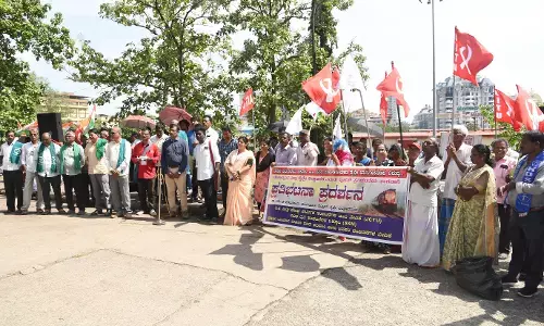 ಮಂಗಳೂರು: ರೈಲ್ವೇ ಖಾಸಗೀಕರಣ ವಿರೋಧಿಸಿ ಪ್ರತಿಭಟನೆ