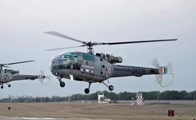 ನೌಕಾಪಡೆಯ ಹೆಲಿಕಾಪ್ಟರ್‌ ಪತನ: ರನ್‌ವೇಯಲ್ಲಿದ್ದ ಅಧಿಕಾರಿ ಸಾವು