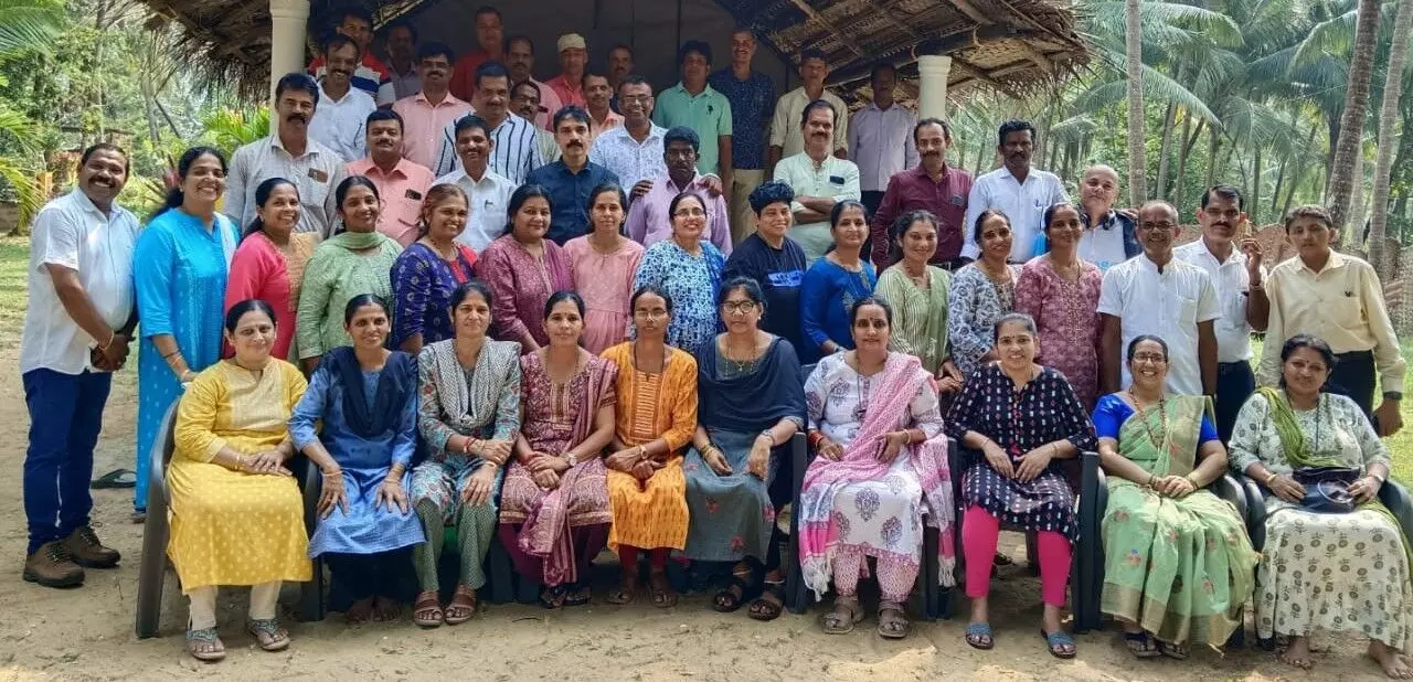 ಪರ್ಕಳ ಹೈ ಸ್ಕೂಲ್ ಹಳೆ ವಿದ್ಯಾರ್ಥಿಗಳ ಸ್ನೇಹ ಸಮ್ಮಿಲನ ಪರ್ಕಳ ಹೈ ಸ್ಕೂಲ್ ಹಳೆ ವಿದ್ಯಾರ್ಥಿಗಳ ಸ್ನೇಹ ಸಮ್ಮಿಲನ