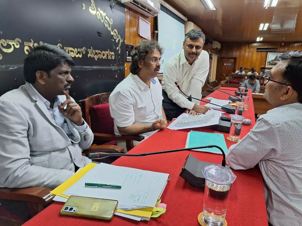 ರಸ್ತೆ, ಸೇತುವೆ, ಹೆದ್ದಾರಿ ಕಾಮಗಾರಿಗಳನ್ನು ತ್ವರಿತವಾಗಿ ಪೂರ್ಣಗೊಳಿಸಲು ಸಚಿವ ಮಧು ಬಂಗಾರಪ್ಪ ಸೂಚನೆ ರಸ್ತೆ, ಸೇತುವೆ, ಹೆದ್ದಾರಿ ಕಾಮಗಾರಿಗಳನ್ನು ತ್ವರಿತವಾಗಿ ಪೂರ್ಣಗೊಳಿಸಲು ಸಚಿವ ಮಧು ಬಂಗಾರಪ್ಪ ಸೂಚನೆ