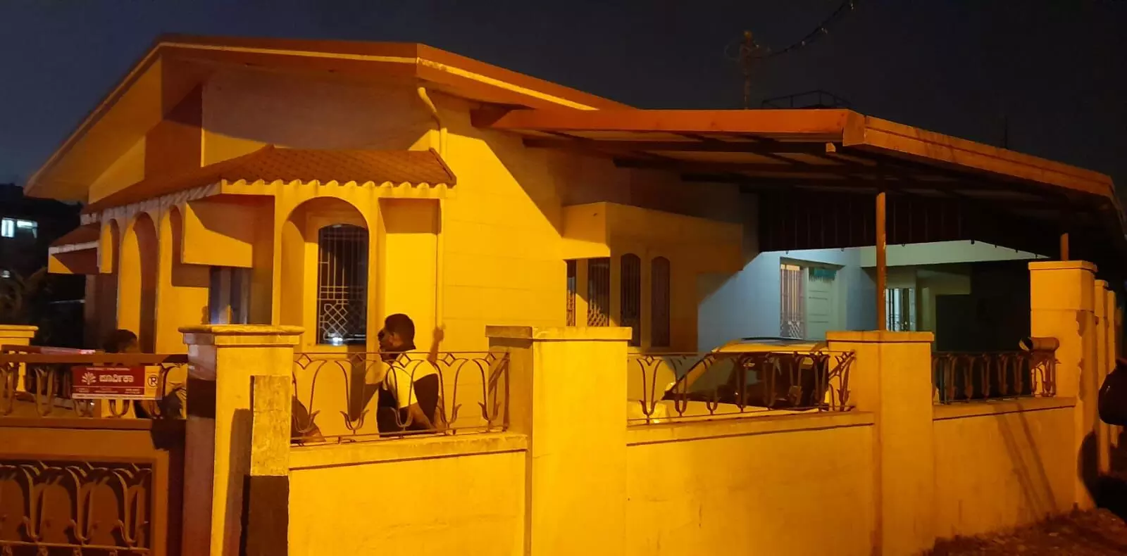 ಮಡಿಕೇರಿ: ನಿವೃತ್ತ ಪೊಲೀಸ್ ಅಧಿಕಾರಿ ಮನೆಗೆ ನುಗ್ಗಿ ಮಹಿಳೆ ಮೇಲೆ ಹಲ್ಲೆ, ಸರ ಕಳವಿಗೆ ಯತ್ನ ಮಡಿಕೇರಿ: ನಿವೃತ್ತ ಪೊಲೀಸ್ ಅಧಿಕಾರಿ ಮನೆಗೆ ನುಗ್ಗಿ ಮಹಿಳೆ ಮೇಲೆ ಹಲ್ಲೆ, ಸರ ಕಳವಿಗೆ ಯತ್ನ