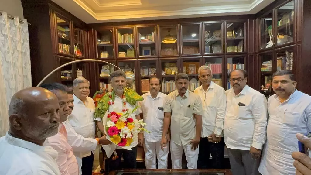 ಬಿಜೆಪಿ ತೊರೆದು ಕಾಂಗ್ರೆಸ್ ಸೇರಿದ ಬಿಎಸ್ ವೈ ಸಂಬಂಧಿ ಚಿಕ್ಕನಗೌಡರ್ ಬಿಜೆಪಿ ತೊರೆದು ಕಾಂಗ್ರೆಸ್ ಸೇರಿದ ಬಿಎಸ್ ವೈ ಸಂಬಂಧಿ ಚಿಕ್ಕನಗೌಡರ್