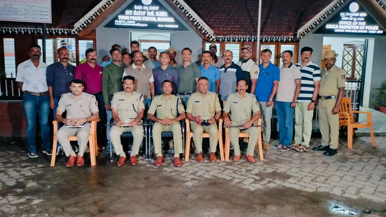 ಮಡಿಕೇರಿ | ನಿವೃತ್ತ ಪೊಲೀಸ್ ಅಧಿಕಾರಿಯ ಮನೆಗೆ ನುಗ್ಗಿ ಮಹಿಳೆಗೆ ಹಲ್ಲೆಗೈದು ದರೋಡೆ: ಆರೋಪಿ ಬಂಧನ ಮಡಿಕೇರಿ | ನಿವೃತ್ತ ಪೊಲೀಸ್ ಅಧಿಕಾರಿಯ ಮನೆಗೆ ನುಗ್ಗಿ ಮಹಿಳೆಗೆ ಹಲ್ಲೆಗೈದು ದರೋಡೆ: ಆರೋಪಿ ಬಂಧನ