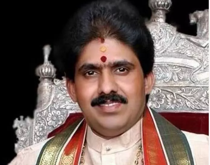 ಜ್ಯೋತಿಷಿ ಚಂದ್ರಶೇಖರ ಸ್ವಾಮೀಜಿ ಮನೆ ಮೇಲೆ ದಾಳಿ ಪ್ರಕರಣ: ಐಟಿ ಅಧಿಕಾರಿಗಳ ಅರ್ಜಿ ವಜಾಗೊಳಿಸಿದ ಹೈಕೋರ್ಟ್ ಜ್ಯೋತಿಷಿ ಚಂದ್ರಶೇಖರ ಸ್ವಾಮೀಜಿ ಮನೆ ಮೇಲೆ ದಾಳಿ ಪ್ರಕರಣ: ಐಟಿ ಅಧಿಕಾರಿಗಳ ಅರ್ಜಿ ವಜಾಗೊಳಿಸಿದ ಹೈಕೋರ್ಟ್