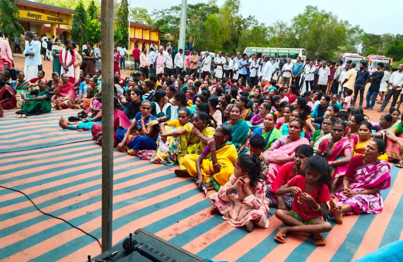 ಸೇನಾಪುರದಲ್ಲಿ ಎಕ್ಸ್‌ಪ್ರೆಸ್ ರೈಲು ನಿಲುಗಡೆಗೆ ಆಗ್ರಹಿಸಿ ಧರಣಿ