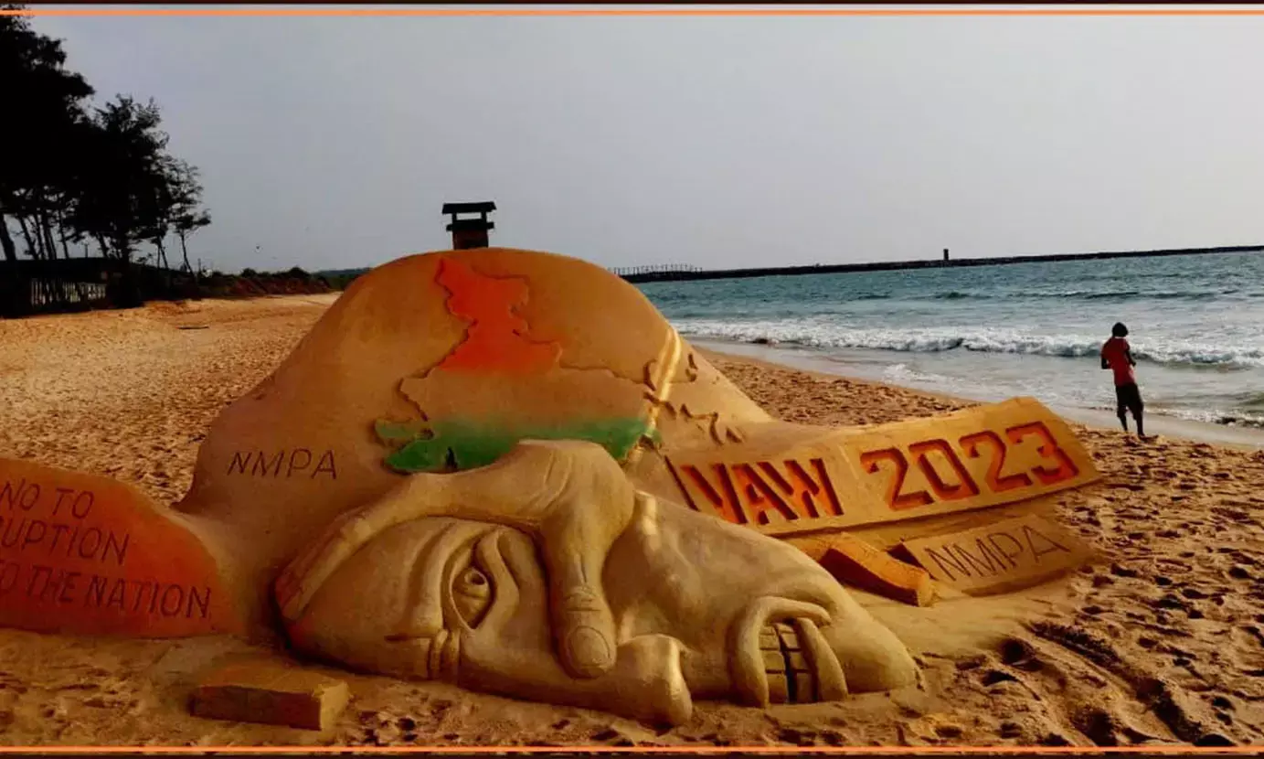 ಮಂಗಳೂರು: ಭ್ರಷ್ಟಾಚಾರದ ವಿರುದ್ಧ ಮರಳುಶಿಲ್ಪ