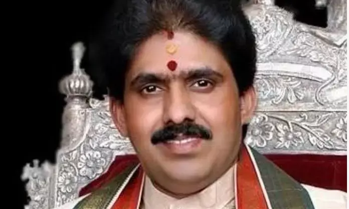 ಜ್ಯೋತಿಷಿ ಚಂದ್ರಶೇಖರ ಸ್ವಾಮೀಜಿ ಮನೆ ಮೇಲೆ ದಾಳಿ ಪ್ರಕರಣ: ಐಟಿ ಅಧಿಕಾರಿಗಳ ಅರ್ಜಿ ವಜಾಗೊಳಿಸಿದ ಹೈಕೋರ್ಟ್