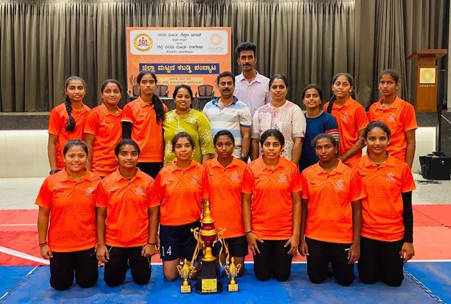 ಮೂಡುಬಿದಿರೆ:  ಪದವಿಪೂರ್ವ ಕಾಲೇಜುಗಳ ಜಿಲ್ಲಾ ಮಟ್ಟದ ಕಬಡ್ಡಿ ಪಂದ್ಯಾಟ: ಆಳ್ವಾಸ್ ಬಾಲಕಿಯರಿಗೆ ಪ್ರಶಸ್ತಿ