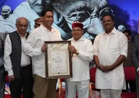 ಅದಾನಿ ಸಮೂಹದ ಅಧ್ಯಕ್ಷ ಕಿಶೋರ್ ಆಳ್ವಗೆ ಪ್ರಶಸ್ತಿ ಅದಾನಿ ಸಮೂಹದ ಅಧ್ಯಕ್ಷ ಕಿಶೋರ್ ಆಳ್ವಗೆ ಪ್ರಶಸ್ತಿ