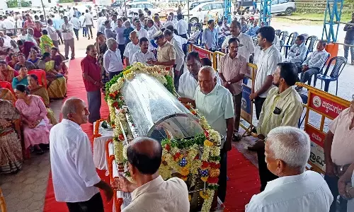 ಮೂಡಿಗೆರೆ: ಡಿ.ಬಿ.ಚಂದ್ರೇಗೌಡ ಅವರ ಅಂತಿಮ ದರ್ಶನ ಪಡೆದ ಗಣ್ಯರು