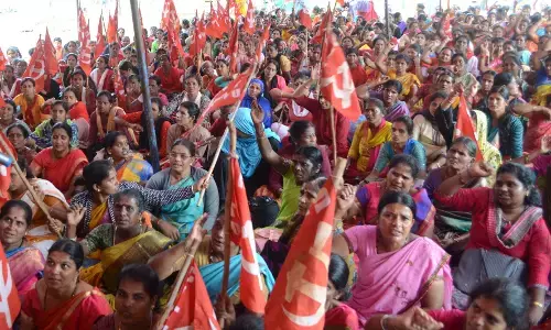 ಫ್ರೀಡಂ ಪಾರ್ಕಿನಲ್ಲಿ 10ನೇ ದಿನಕ್ಕೆ ಕಾಲಿಟ್ಟ ಅಕ್ಷರ ದಾಸೋಹ ನೌಕರರ ಧರಣಿ