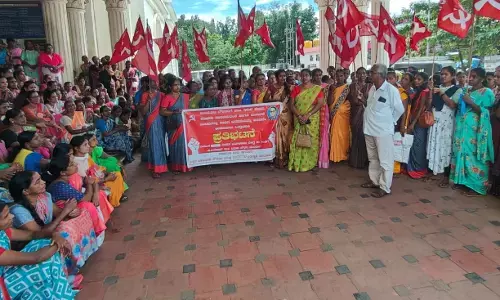 ಅಕ್ಷರ ದಾಸೋಹ ನೌಕರರ ಬೇಡಿಕೆ ಈಡೇರಿಸದಿದ್ದರೆ ಅನಿರ್ದಿಷ್ಟ ಹೋರಾಟ: ರಾಮಣ್ಣ ವಿಟ್ಲ