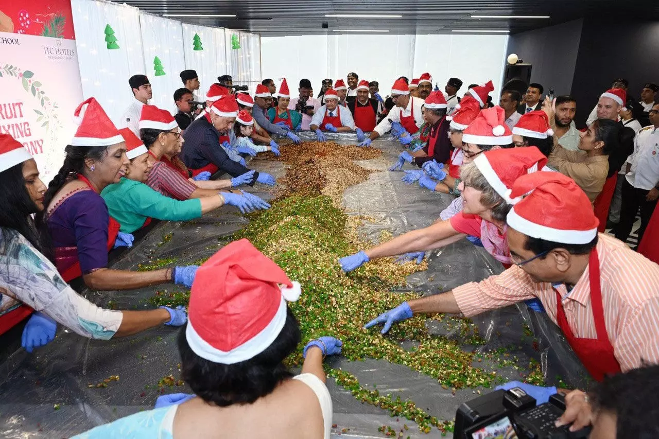 ಮಣಿಪಾಲ: ಕ್ರಿಸ್ಮಸ್ ಕೇಕ್ ತಯಾರಿಕೆಗೆ ಮಿಕ್ಸಿಂಗ್ ಕಾರ್ಯ