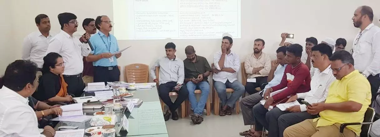 ಹೆಬಳೆ ಪಂಚಾಯತ್ ತ್ಯಾಜ್ಯ ವಿಲೆವಾರಿ ಸಮಸ್ಯೆ: ಭಟ್ಕಳ ಪುರಸಭೆ ಡಂಪಿಂಗ್ ಯಾರ್ಡ್ ಬಳಕೆಗೆ ತಾತ್ಕಾಲಿಕ ಅನುಮತಿ ಹೆಬಳೆ ಪಂಚಾಯತ್ ತ್ಯಾಜ್ಯ ವಿಲೆವಾರಿ ಸಮಸ್ಯೆ: ಭಟ್ಕಳ ಪುರಸಭೆ ಡಂಪಿಂಗ್ ಯಾರ್ಡ್ ಬಳಕೆಗೆ ತಾತ್ಕಾಲಿಕ ಅನುಮತಿ