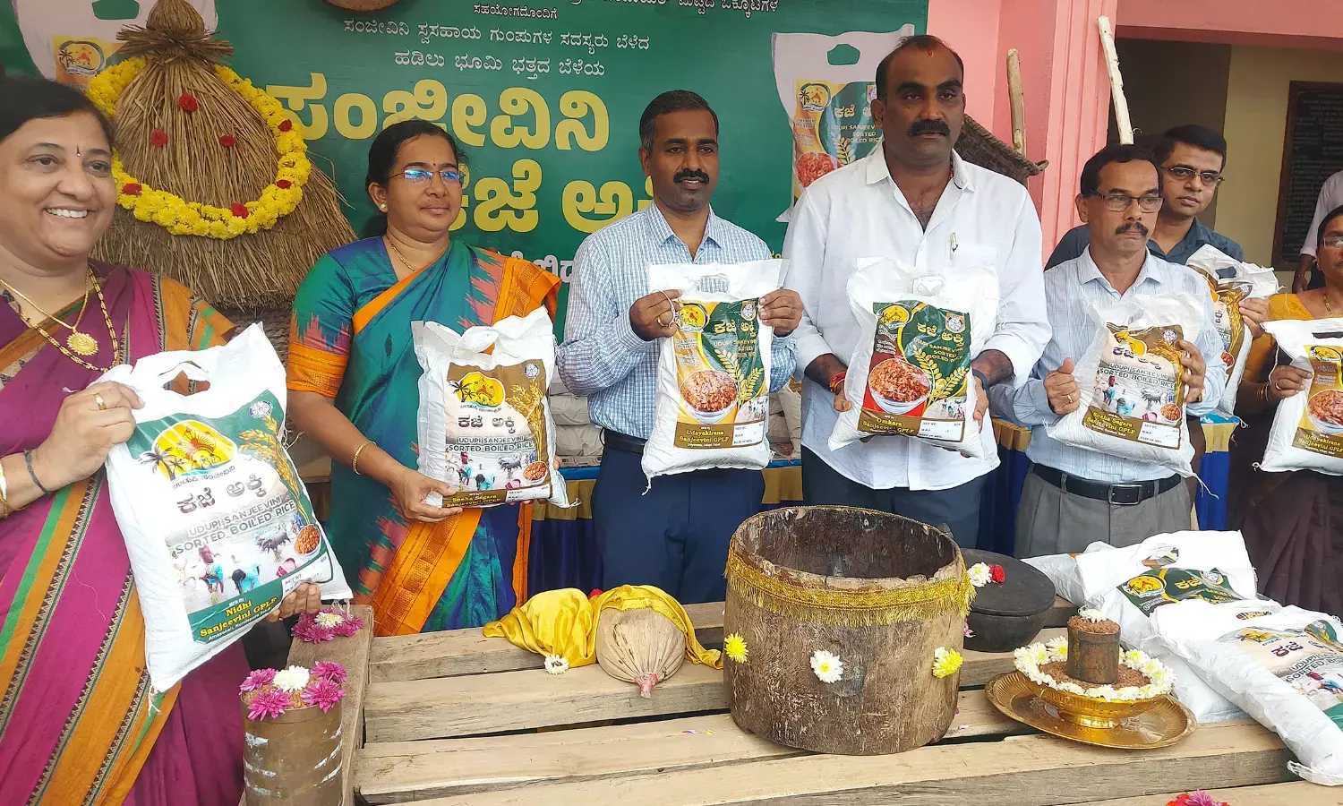 ಉಡುಪಿ: ಸಂಜೀವಿನಿ ಮಹಿಳೆಯರೇ ತಯಾರಿಸಿದ ‘ದೀಪಾವಳಿ ಗಿಫ್ಟ್ ಪ್ಯಾಕ್’