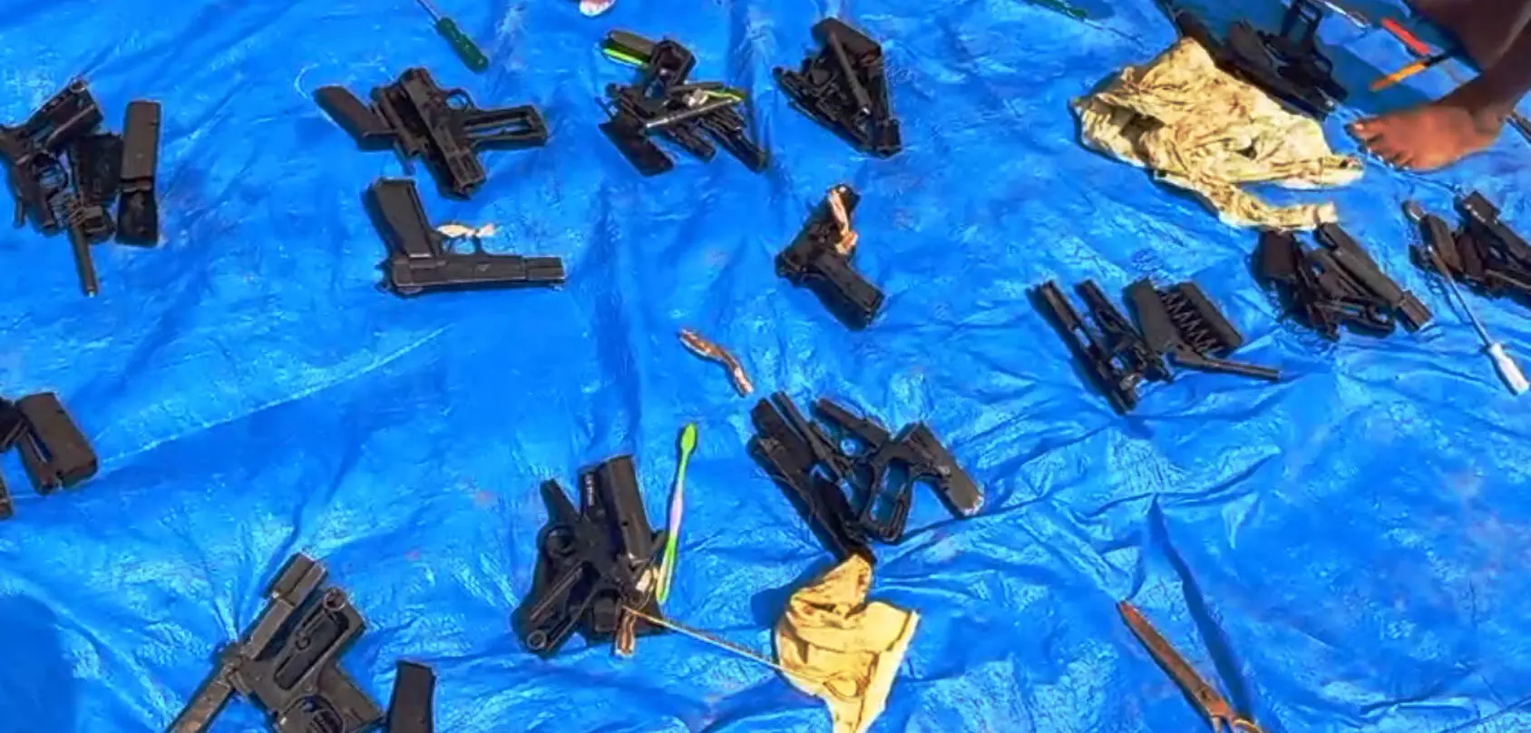 ಬೆಂಗಳೂರಿನಲ್ಲಿ ಧಾರಾಕಾರ ಮಳೆ: ಬಂದೂಕು, ಪೊಲೀಸ್ ಸಿಬ್ಬಂದಿ ದಾಖಲೆ ನೀರುಪಾಲು