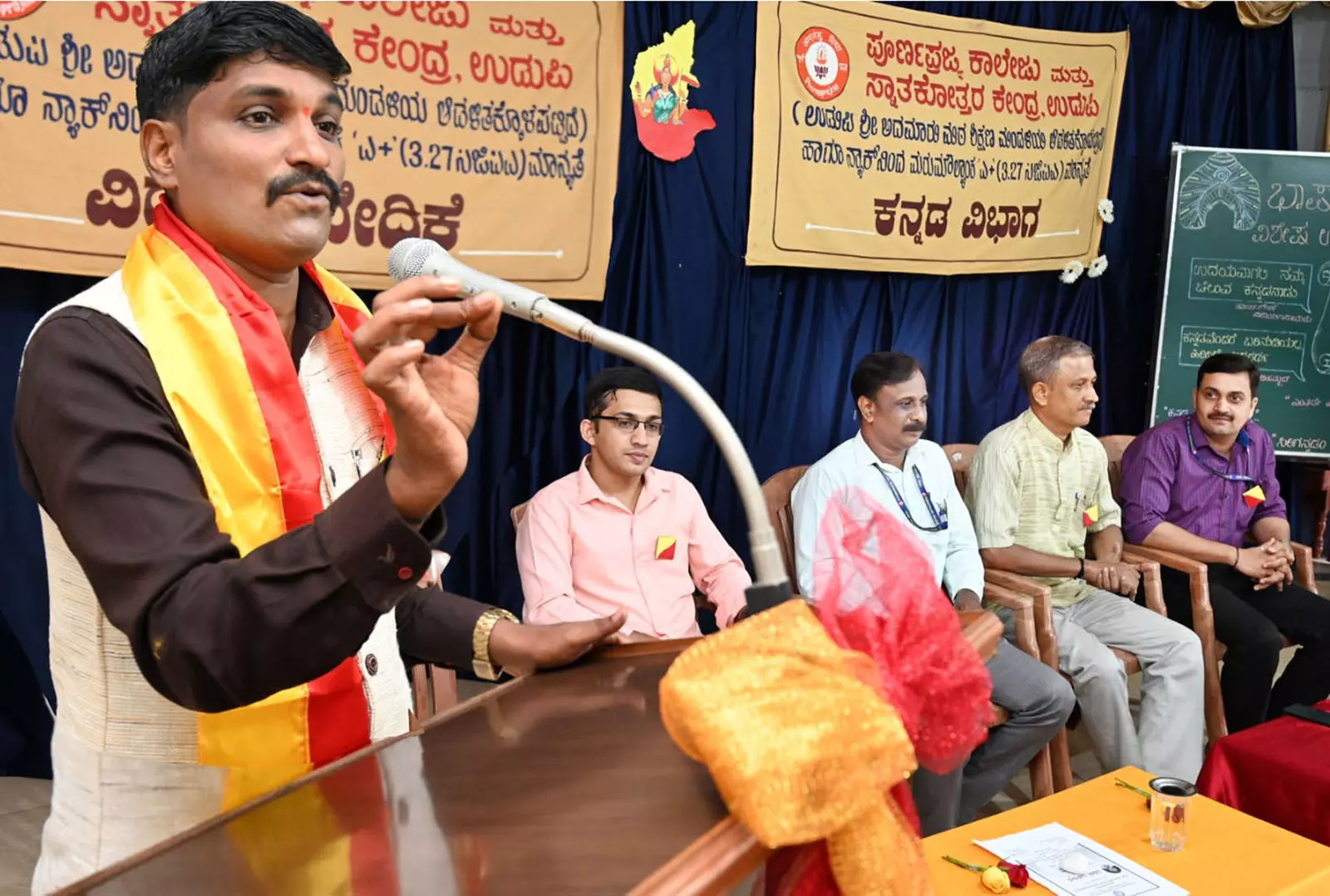 ಪಿಪಿಸಿ: ಮನು ಹಂದಾಡಿ ‘ಭಾಷೆ-ಬದುಕು-ಹಾಸ್ಯ’ ಕುರಿತು ಉಪನ್ಯಾಸ ಪಿಪಿಸಿ: ಮನು ಹಂದಾಡಿ ‘ಭಾಷೆ-ಬದುಕು-ಹಾಸ್ಯ’ ಕುರಿತು ಉಪನ್ಯಾಸ