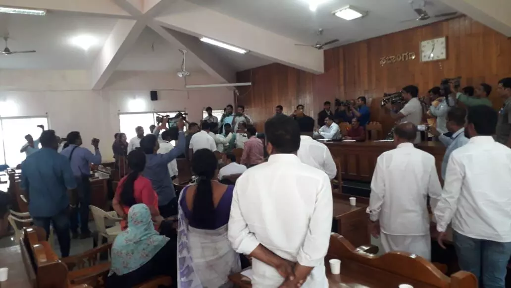 ಚಿಕ್ಕಮಗಳೂರು ನಗರಸಭೆ ಅದ್ಯಕ್ಷರ ವಿರುದ್ಧ BJP ಮಂಡಿಸಿದ್ದ ಅವಿಶ್ವಾಸ ಮಂಡನೆಗೆ ಸೋಲು ಚಿಕ್ಕಮಗಳೂರು ನಗರಸಭೆ ಅದ್ಯಕ್ಷರ ವಿರುದ್ಧ BJP ಮಂಡಿಸಿದ್ದ ಅವಿಶ್ವಾಸ ಮಂಡನೆಗೆ ಸೋಲು