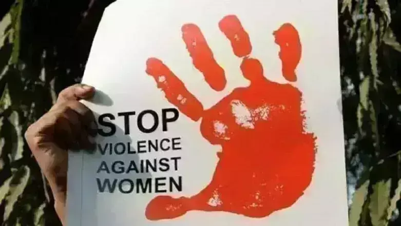 ಮಂಡ್ಯ: ಪಿಯುಸಿ ವಿದ್ಯಾರ್ಥಿನಿ ಮೇಲೆ ಸಾಮೂಹಿಕ ಅತ್ಯಾಚಾರ, ವೀಡಿಯೊ ಚಿತ್ರೀಕರಿಸಿ ಬ್ಲಾಕ್ ಮೇಲ್