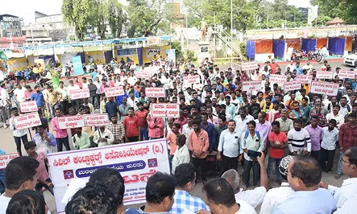 ಮಂಗಳೂರು: ಸಿವಿಲ್ ಗುತ್ತಿಗೆದಾರರ ಸಂಘದ ನೇತೃತ್ವದಲ್ಲಿ ಪ್ರತಿಭಟನೆ