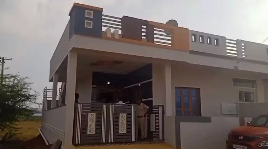 ಚಿತ್ರದುರ್ಗ: ಅಕ್ರಮವಾಗಿ ಸಂಗ್ರಹಿಸಿದ್ದ ಆನೆದಂತ, ಶ್ರೀಗಂಧ, ರಕ್ತಚಂದನ ಪೊಲೀಸ್ ವಶ