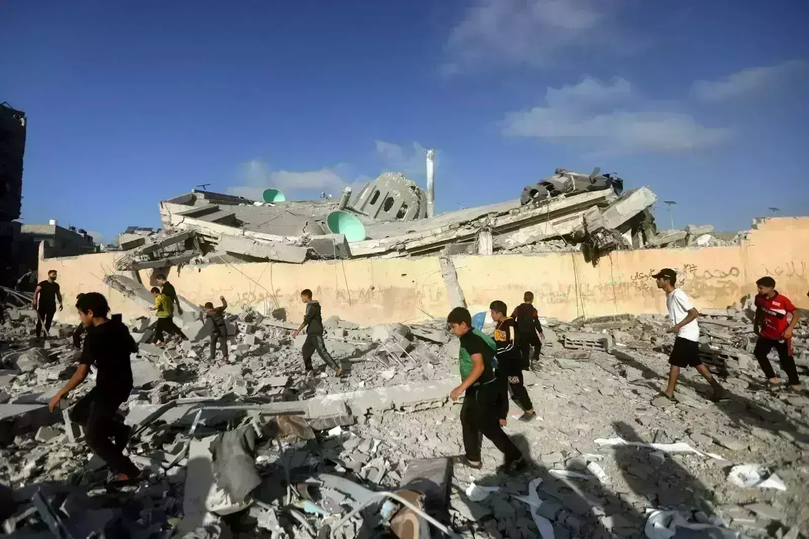 ಗಾಝಾದಲ್ಲಿ 10 ನಿಮಿಷಕ್ಕೊಂದು ಮಗು ಸಾವು! ಗಾಝಾದಲ್ಲಿ 10 ನಿಮಿಷಕ್ಕೊಂದು ಮಗು ಸಾವು!